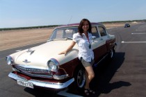 Ретро-автомобили были не менее интересны моделям