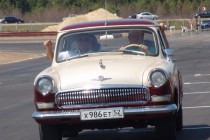 Губернатор первым опробовал трассу за рулем 21-ой Волги