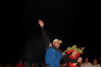 Праздник закончился традиционным прыганьем через костер