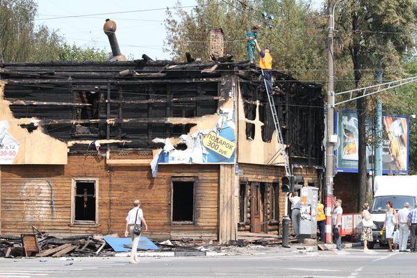 Деревянный двухэтажный дом сгорел на улице Большая Покровская в центре Нижнего Новгорода утром 27 июля
