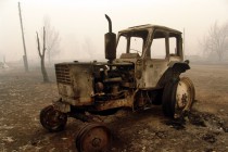 Техника, которая боролась с пожаром, сама сгорела в огне. с. Верхняя Верея. Фото на следующий день после пожара