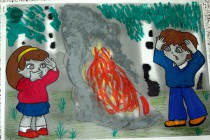 Детские рисунки развешаны на стенах штаба по оказанию гуманитарной помощи