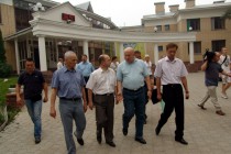 Григорий Рапота и Валерий Шанцев прибыли в лагерь Лазурный, гхде размещены погорельцы