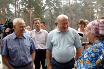 Григорий Рапота и Валерий Шанцев пообщались с погорельцами