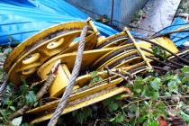 Детали от крана разбросаны на несколько десятков метров