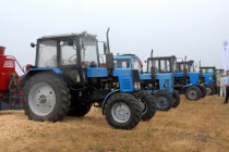 Образцы современной техники представлены на поле в Гагинском районе