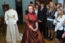 Экскурсоводы музея провели экскурсии в костюмах эпохи XVIII-XIX веков