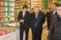 В магазине лидера ЛДПР возмутило, что сразу у входа начинаются ряды с алкоголем