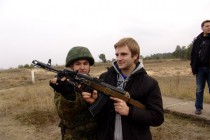 Алексей Рожин (ННТВ) с подствольным гранатометом