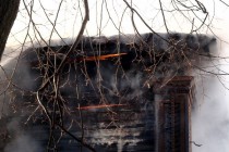 Огонь серьезно повредил жилой дом