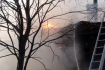 Огонь серьезно повредил жилой дом