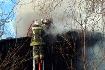 Огонь серьезно повредил жилой дом