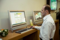 Первые посетители обновленного филиала Сбербанка