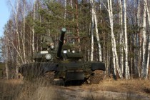 Экипаж танка отрабатывает движение вслепую перед переправой под водой