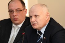 Депутаты Вячеслав Растеряев и Игорь Нагорный (справа налево)