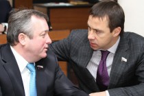 Депутаты Игорь Тюрин и  Александр Бочкарев (слева направо)
