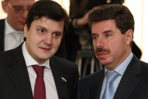 Депутаты Денис Москвин и Дмитрий Бирман (слева направо)