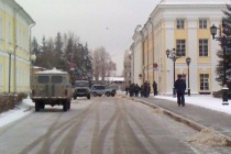 Здание было оцеплено сотрудниками милиции