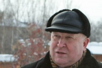 Губернатор Нижегородской области Валерий Шанцев с зайцем в руках