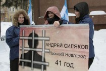 Активисты движения Сталь призывали молодежь принять участие в акции против коррупции, которая состоится в Москве 16 апреля