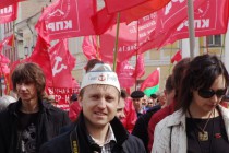 Гости из Санкт-Петербурга – колыбели Октябрьской революции также присоединились к праздничному шествию КПРФ