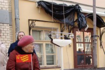 В честь праздника для членов партии взвешивание проводилось бесплатно