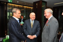 Губернатор Нижегородской области Валерий Шанцев, президент Сбербанка России Герман Греф, директор департамента недвижимости и материально-технического обеспечения Сбербанка Андрей Строев