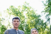 Борис Немцов вместе со своей мамой среди участников митинга