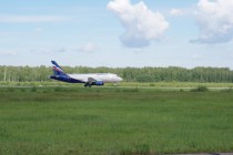 Sukhoi SuperJet 100 на взлете