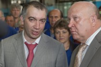 Губернатор Нижегородской области Валерий Шанцев (слева) и руководитель дивизиона Автокомпоненты Группы ГАЗ Кирилл Эпштейн