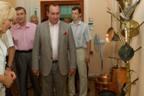 Министр поддержки и развития малого предпринимательства, потребительского рынка и услуг Правительства Нижегородской области Денис Лабуза (в центре)