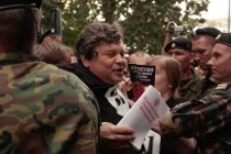 Полицейские не повышая голоса говорили о запрете массовых мероприятий, активисты Стратегии 31 так же спокойно – о нарушении конституционных прав