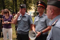 Представители полиции предупредили собравшихся об ответственности в случае проведения несанкционированного митинга