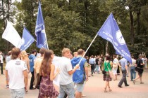 После появления активистов Стратегии 31 МОО Новые люди начали вытеснять их с площади Свободы, перемещая свой пикет