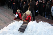 На митинге представители КПРФ проявляли заботу друг о друге