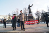 Депутат Государственной Думы Николай Рябов выступает на митинге