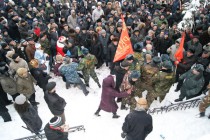 Полиция задерживает участников митинга