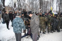 Полиция задерживает участников митинга