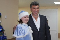 Борис Немцов со Снегурочкой