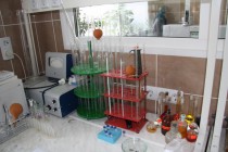 Мензурки в лаборатории