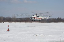 Спасатели решили доставать упавший в Волгу вертолет при помощи другого воздушного судна