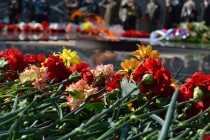 Цветы у Вечного огня