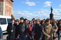 Школьники, участвовавшие в митинге-шествии