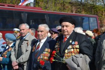 .Ветераны ждут начала шествия по пл.Минина