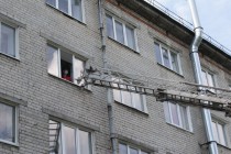 Эвакуация людей с высоты четвертого этажа