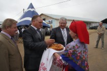Министра встречали с хлебом и солью