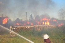 Пожар в деревне Мамонтово: сгорело 8 домов, 11 человек остались без крова