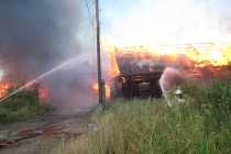 Пожар в деревне Мамонтово: сгорело 8 домов, 11 человек остались без крова
