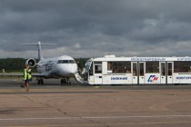 Посадка пассажиров на самолет Bombardier CRJ-200 а/к Ютэйр