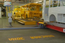 Свежевыкрашенные кузова будущих автобусов в покрасочном цехе павловского автобусного завода